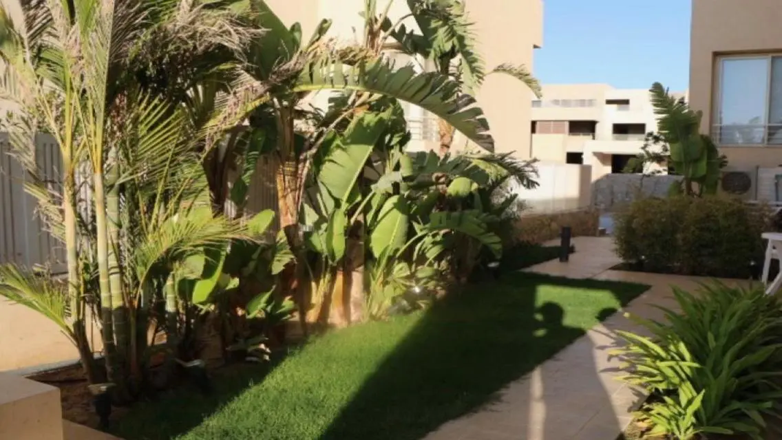 فيلا فاخرة بمساحة 250 متر² مع حديقة خاصة وشرفة