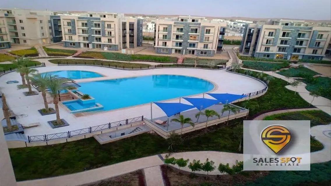Luxury Apartment with Stunning Lake View