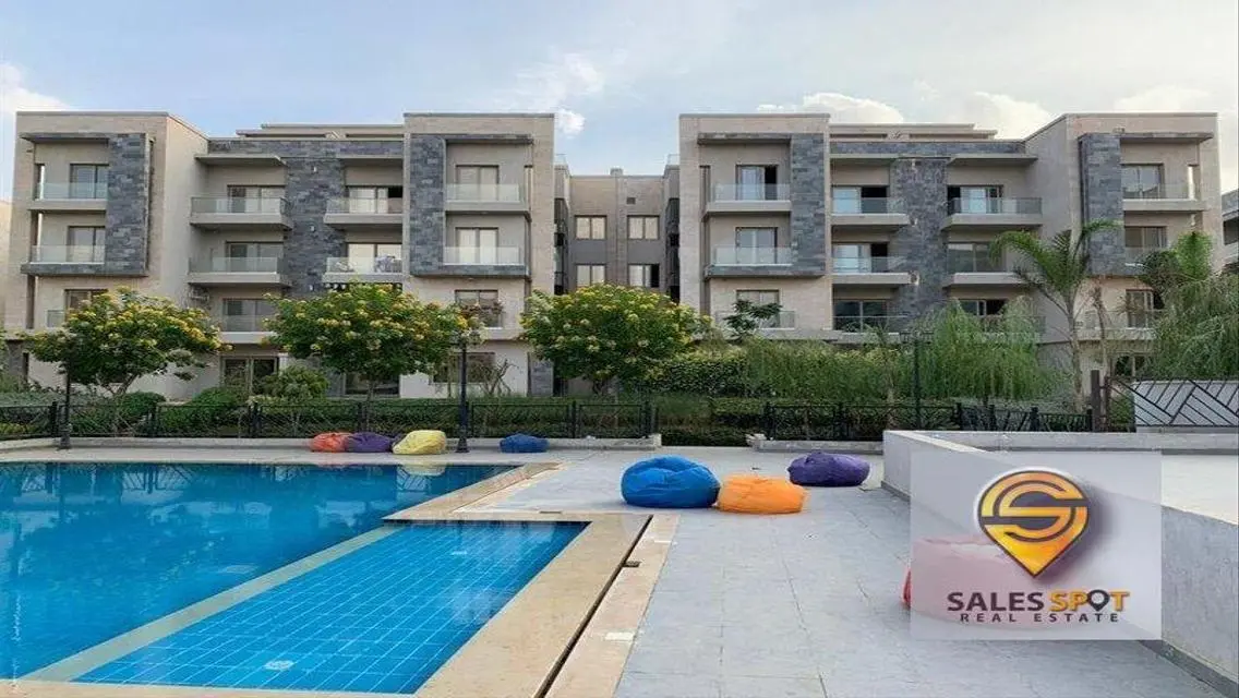 Luxury Apartment with Stunning Lake View