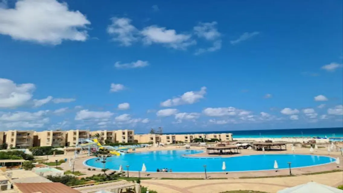 فيلا فاخرة للبيع بجانب البحيرات