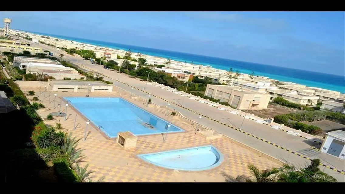 فيلا فاخرة للبيع بجانب البحيرات