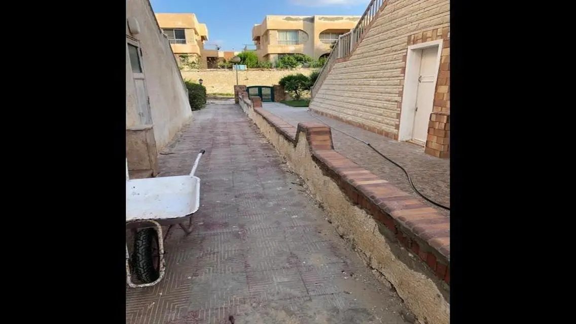 فيلا فاخرة للبيع بجانب البحيرات