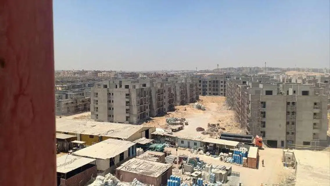 شقة للبيع في مشروع متميز مع شرفة وحارس أمن