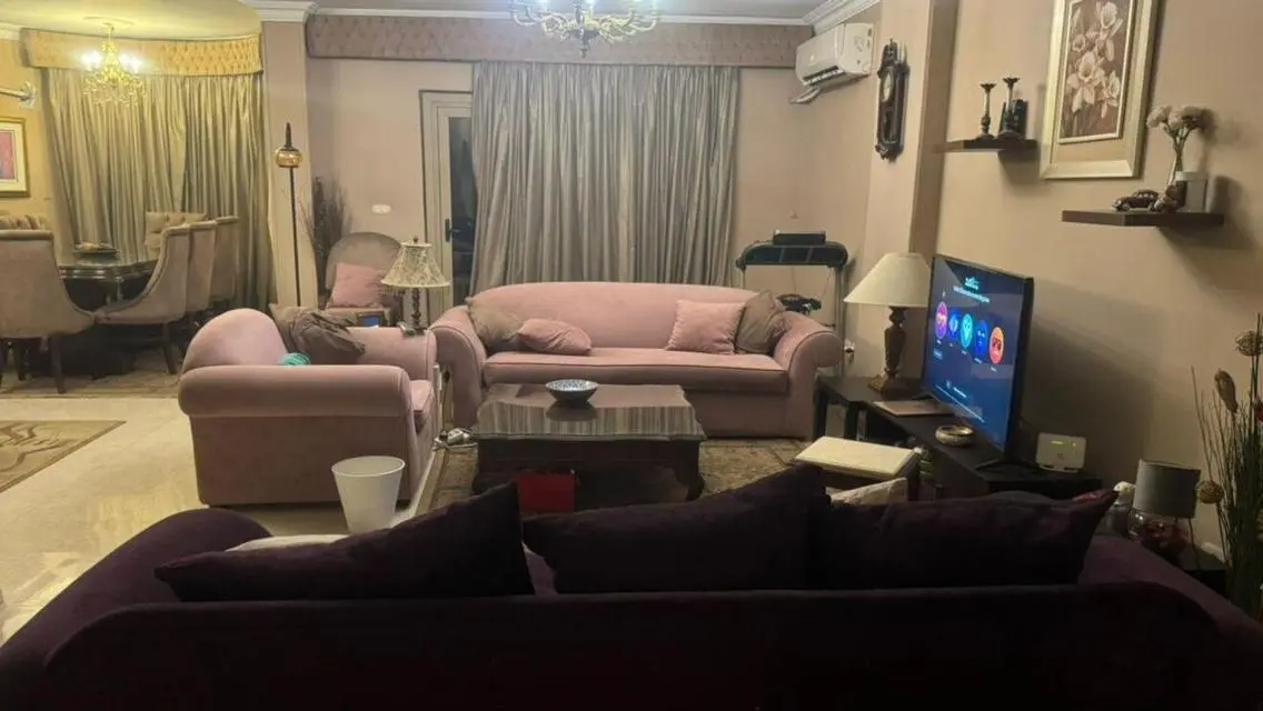 شقة مميزة للبيع بمساحة 9 متر وشرفة