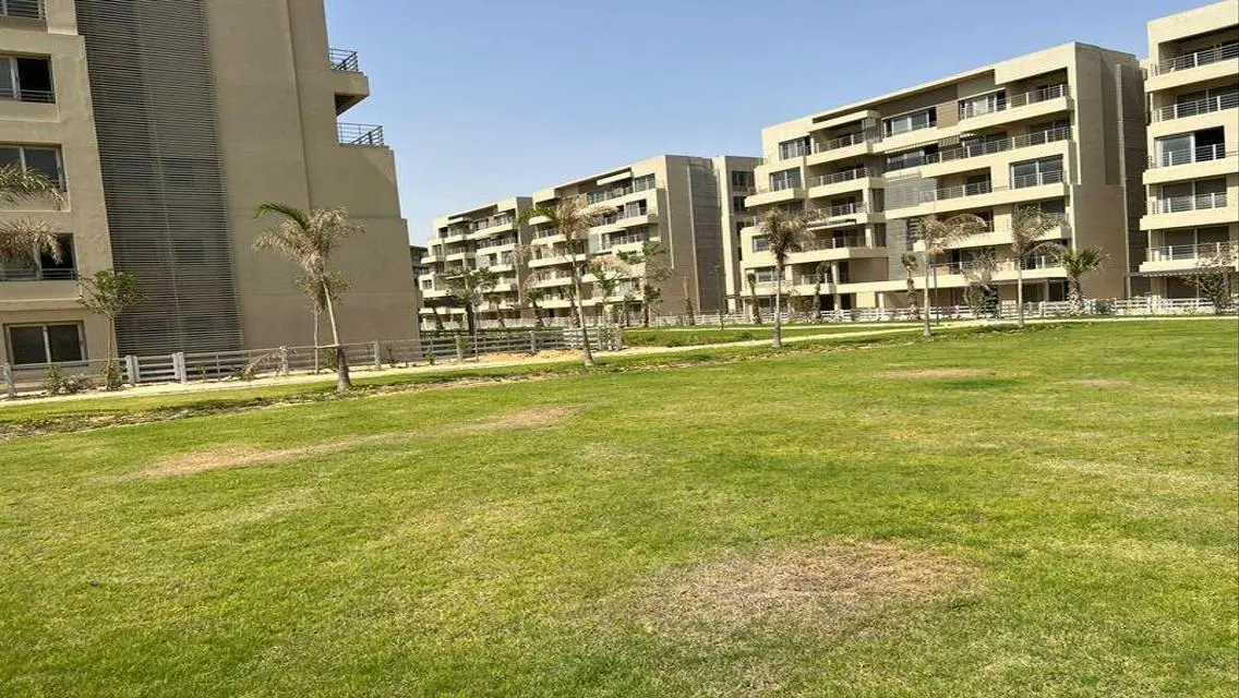 فيلا فاخرة للبيع في موقع متميز