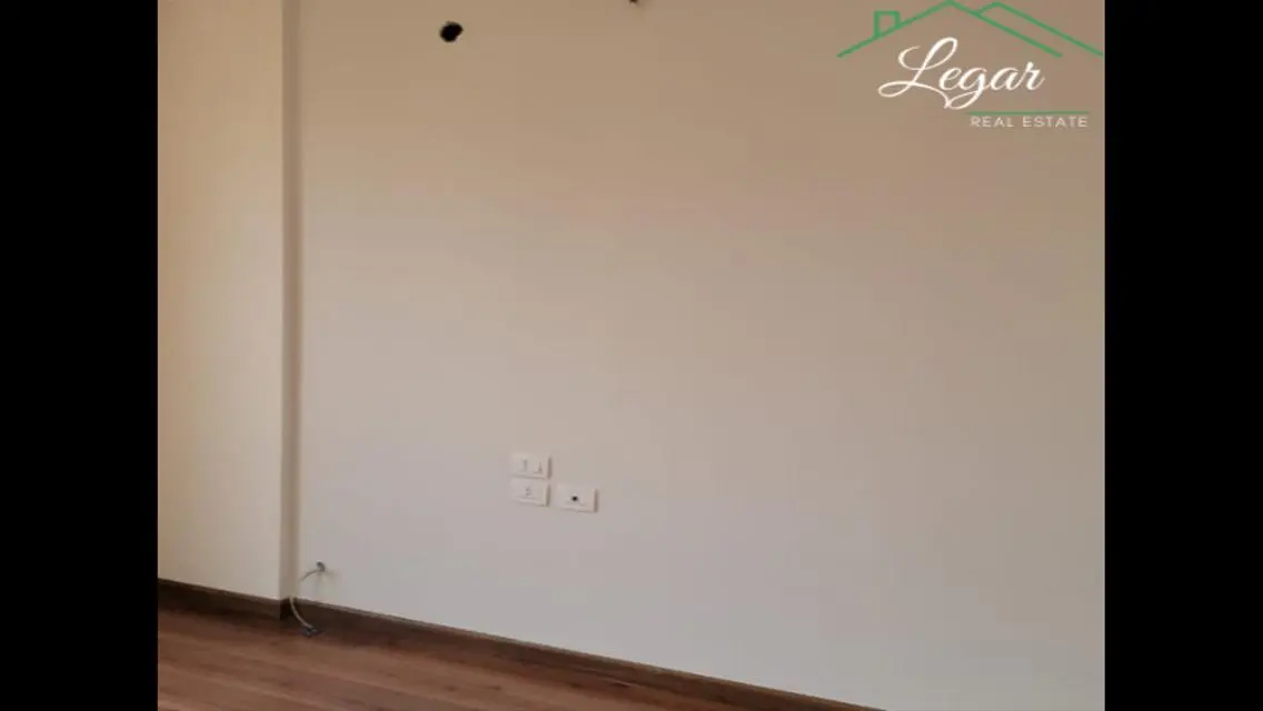 شقة فاخرة للبيع في موقع متميز