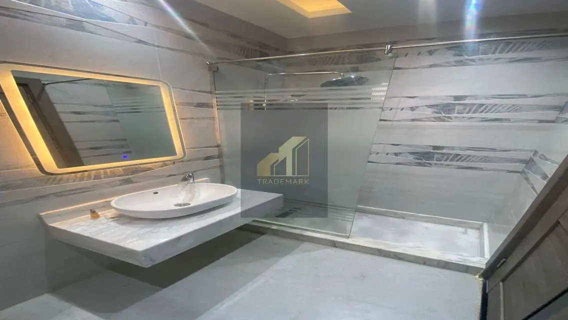 Luxury Apartment with Stunning View and Spacious Layout