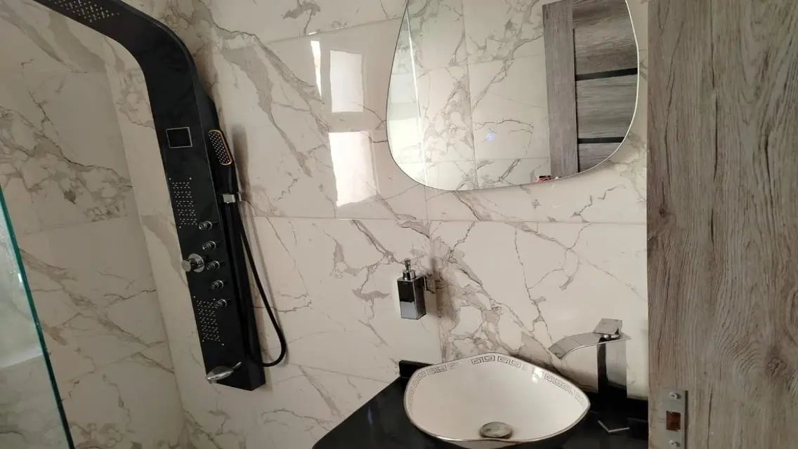Luxury Apartment of 180 sqm with Lake View