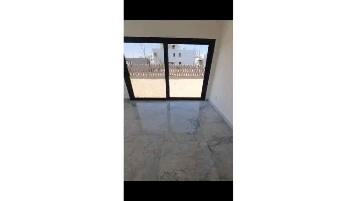 شقة فاخرة للإيجار بمساحة 1200 متر
