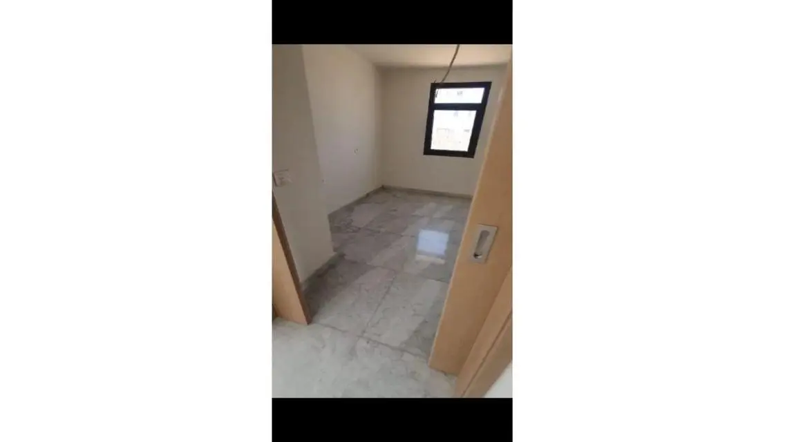 شقة فاخرة للإيجار بمساحة 1200 متر