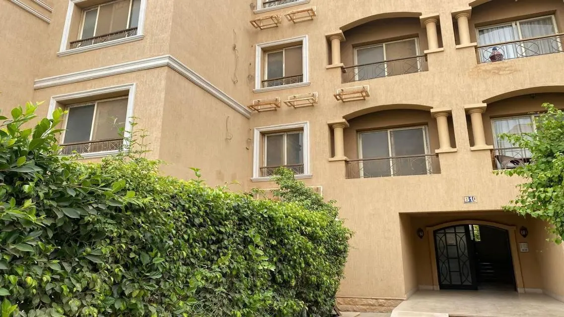 فيلا فاخرة للبيع بحكم بحيرة - 11275000 ج.
