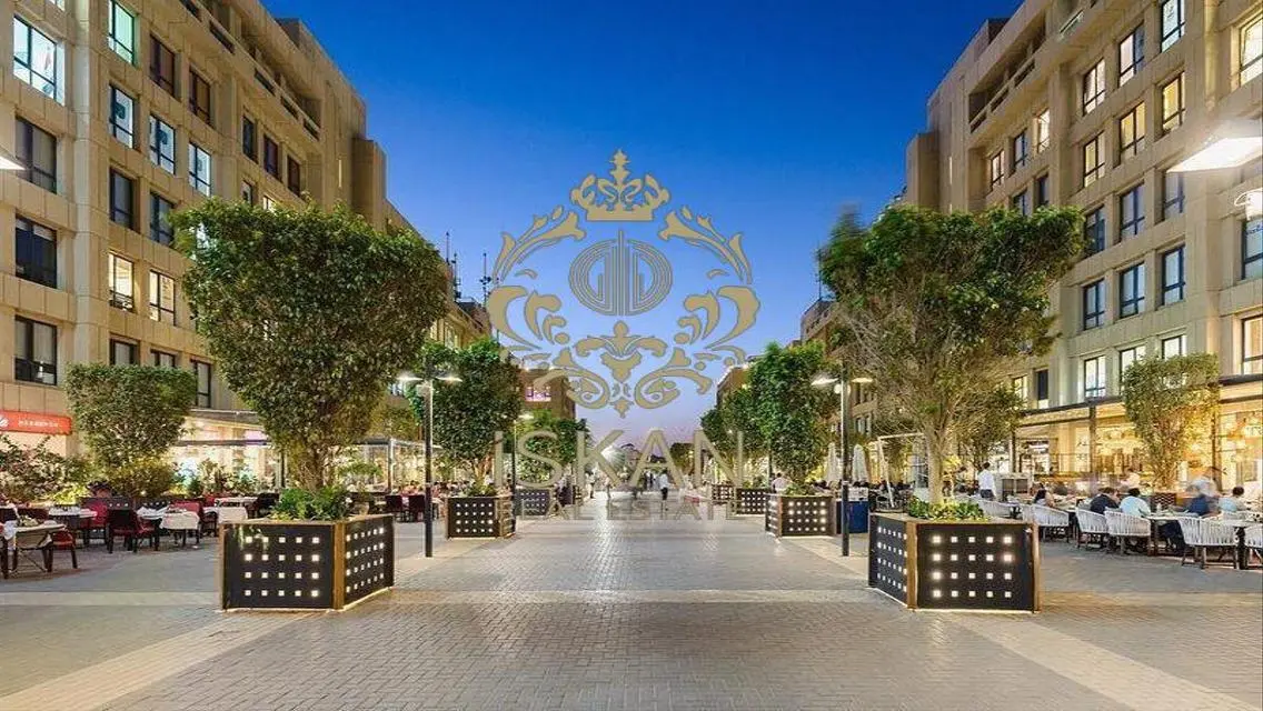 عقار تجاري متميز بمساحة واسعة