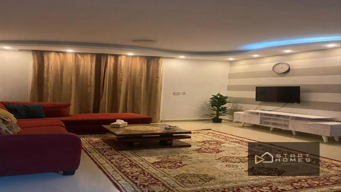 شقة فاخرة مع شرفة وحارس أمن للبيع