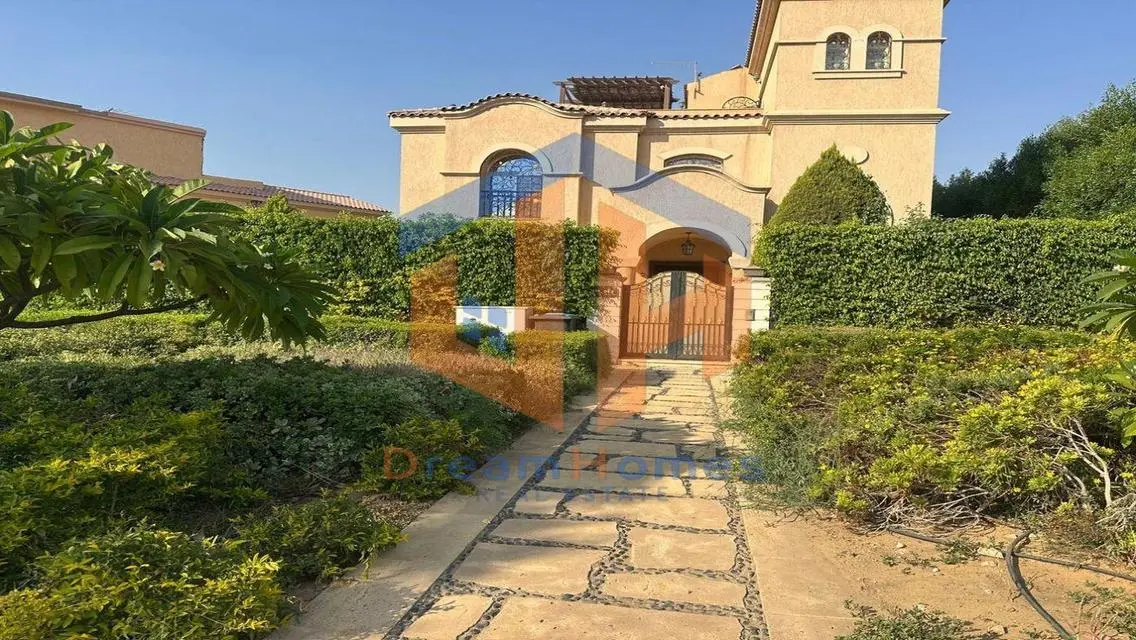 Luxurious Villa with Spacious Garden in Abdelzahir