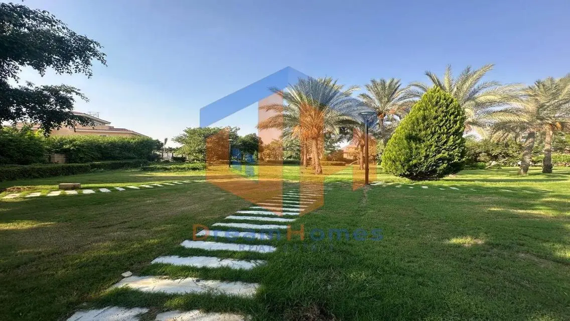 Luxurious Villa with Spacious Garden in Abdelzahir