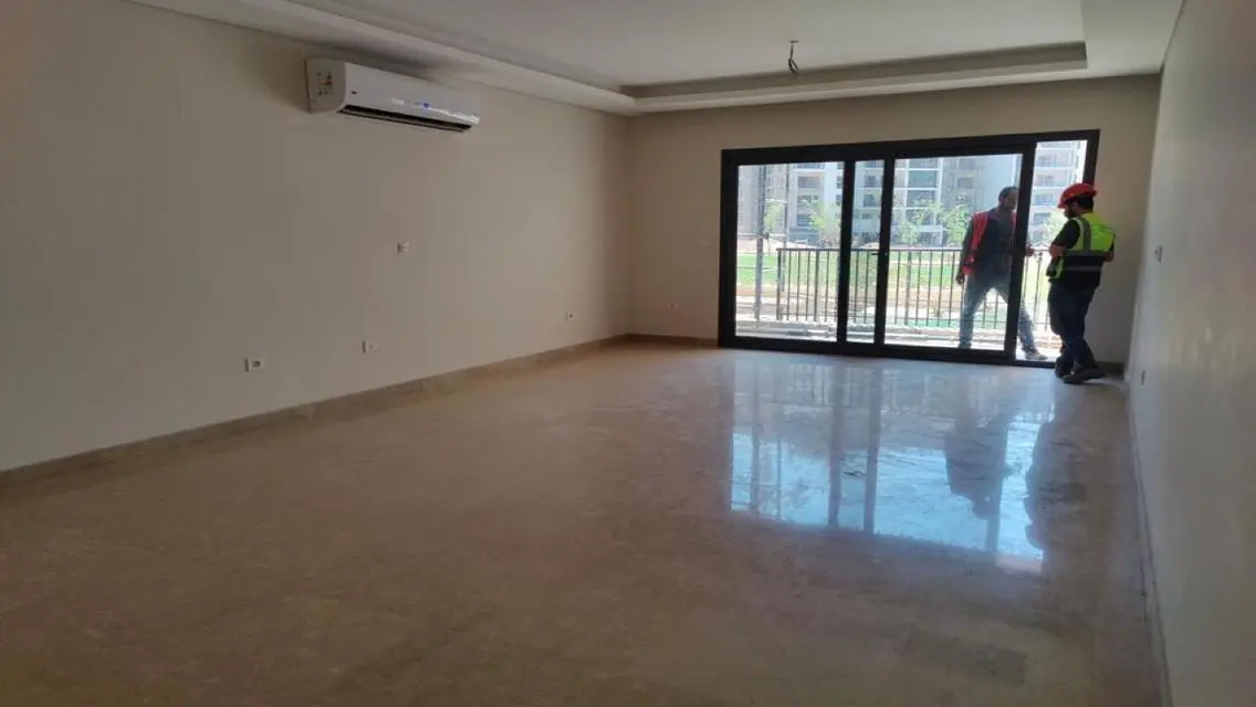 Luxury Apartment in Zed Tower 160