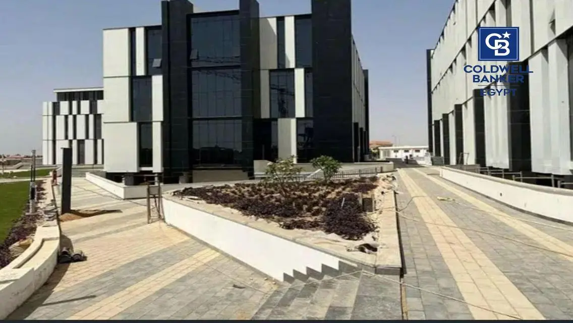 عقار متميز مع خدمات متكاملة في قلب المدينة