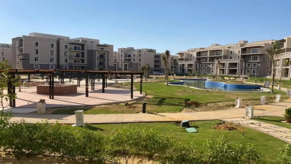 شقة فاخرة مع إطلالة ساحرة بمسبح مشترك