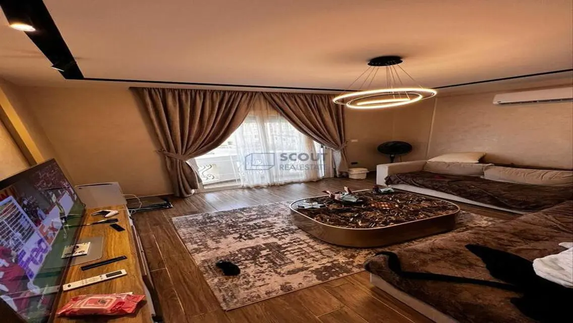 Luxurious Apartment for Sale in Hyde Park with Spacious Living