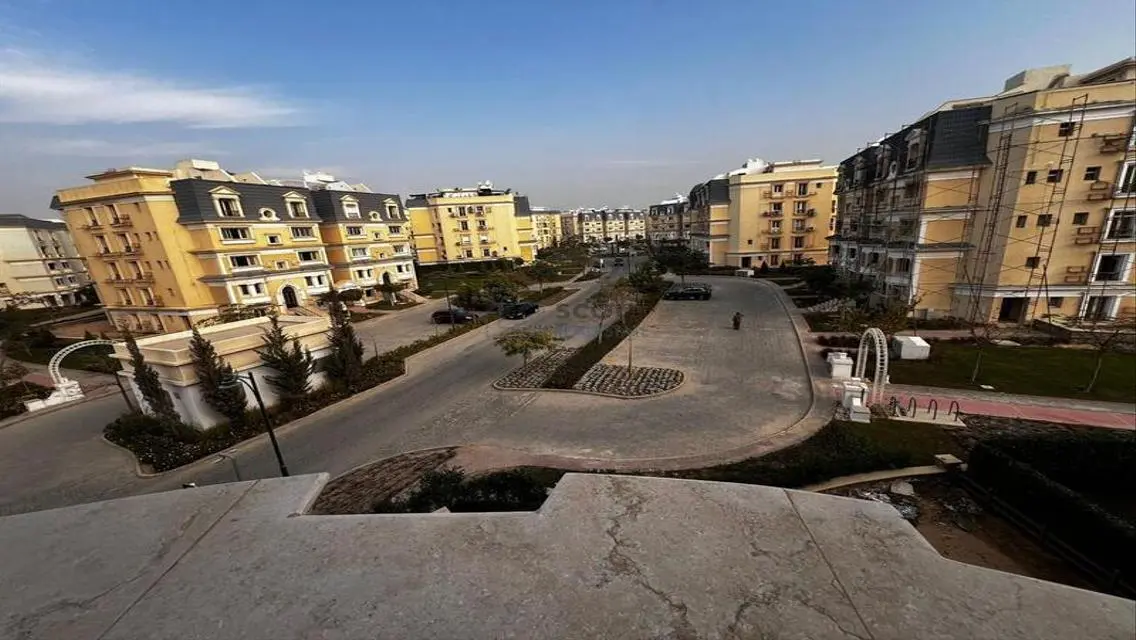 Luxurious Apartment for Sale in Hyde Park with Spacious Living