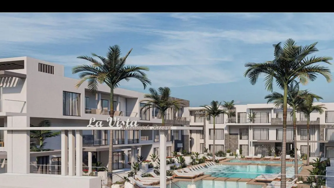 Luxury Apartment Overlooking Lakes