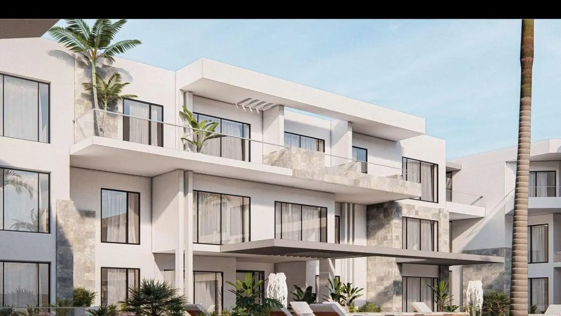 Luxury Apartment Overlooking Lakes