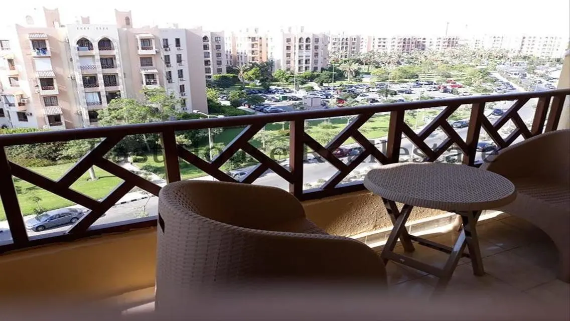 شقة فاخرة بمساحة مميزة للبيع