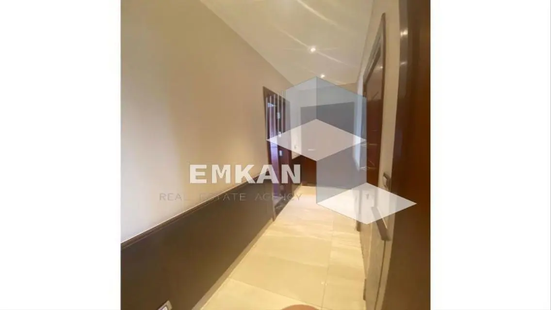 شقة فاخرة بمساحة واسعة للبيع