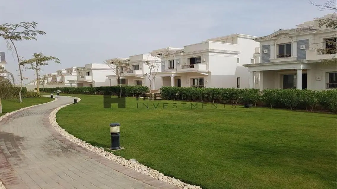 فيلا فاخرة بالجبال الجديدة في القاهرة بمسبح وحديقة خاصة