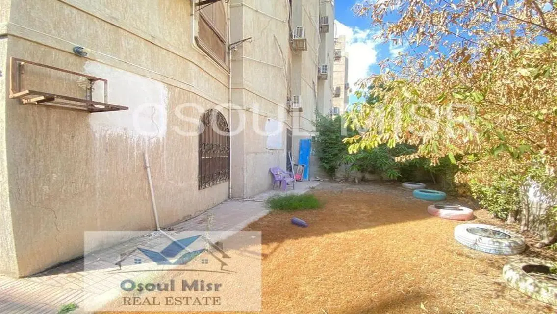 شقة فاخرة بتصميم عصري مع حديقة خاصة