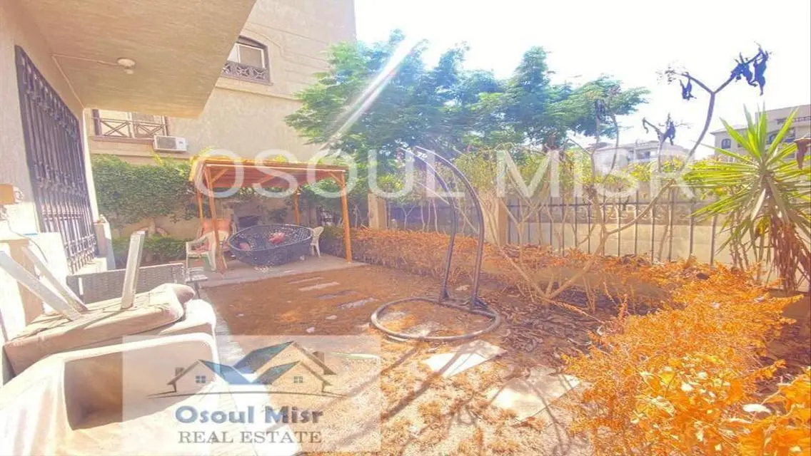 شقة فاخرة بتصميم عصري مع حديقة خاصة