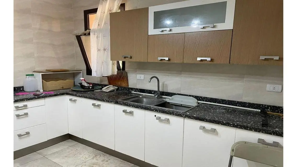 شقة فاخرة مع حدائق ومرافق متميزة