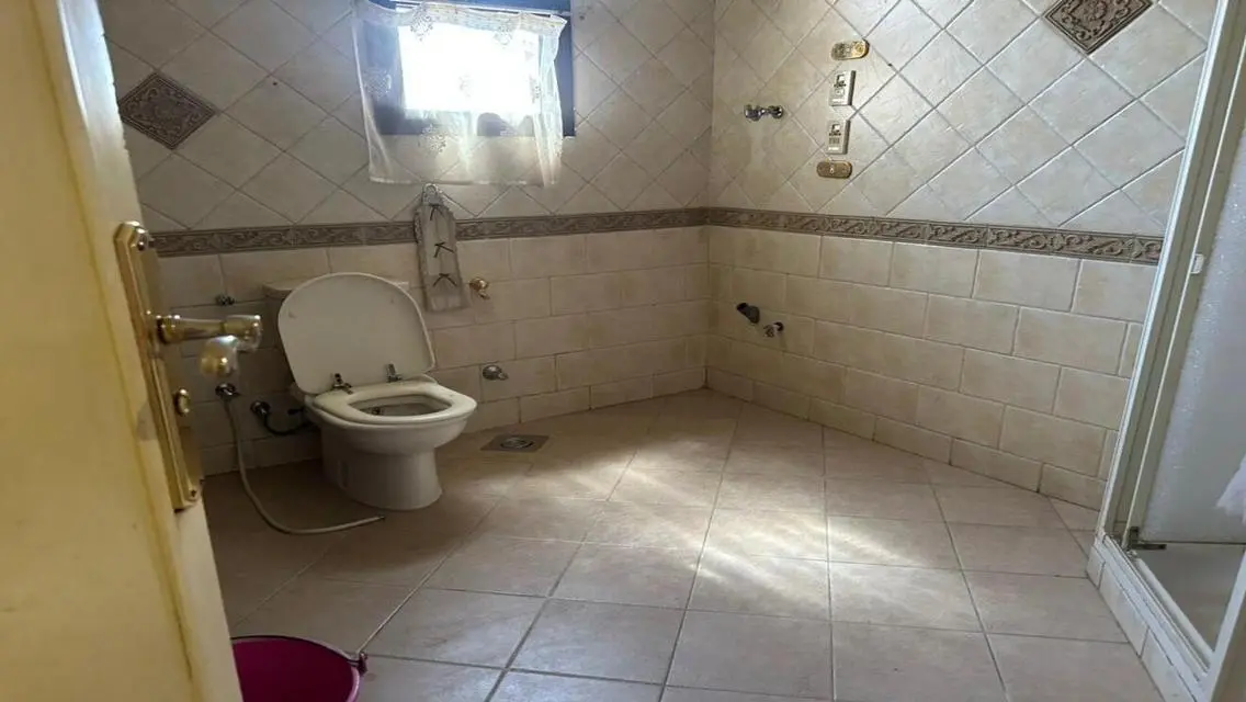 شقة فاخرة بمساحة 220 متر للبيع