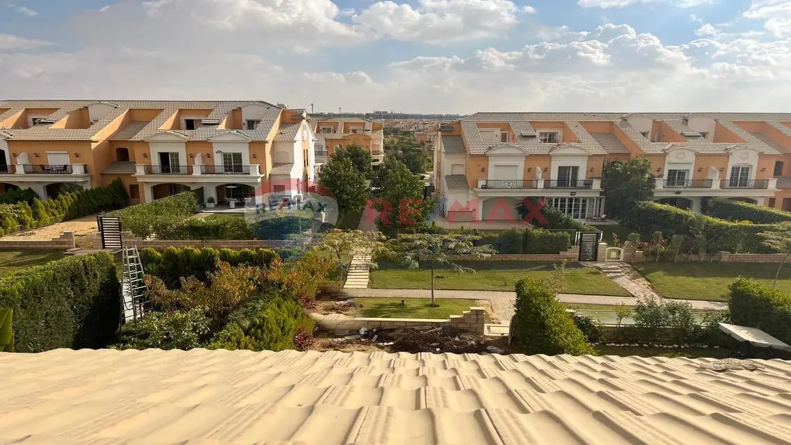 Luxury Apartment with 260 sqm & Private Garden
