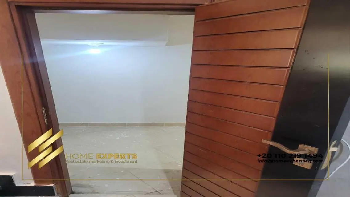 Luxury Apartment with Maid's Room and Private Garden