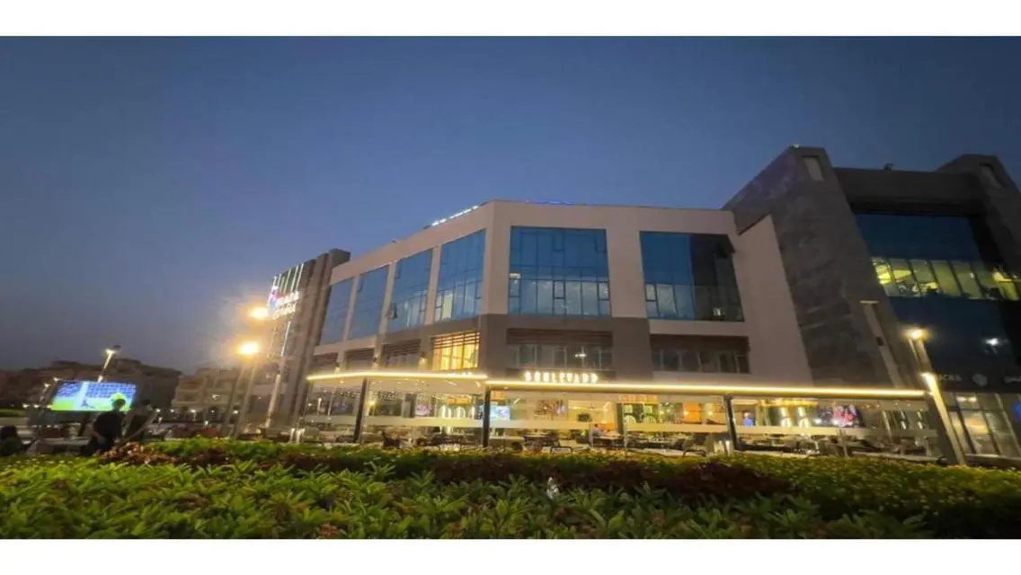 Luxury Apartment with Spacious Layout in the Heart of the City