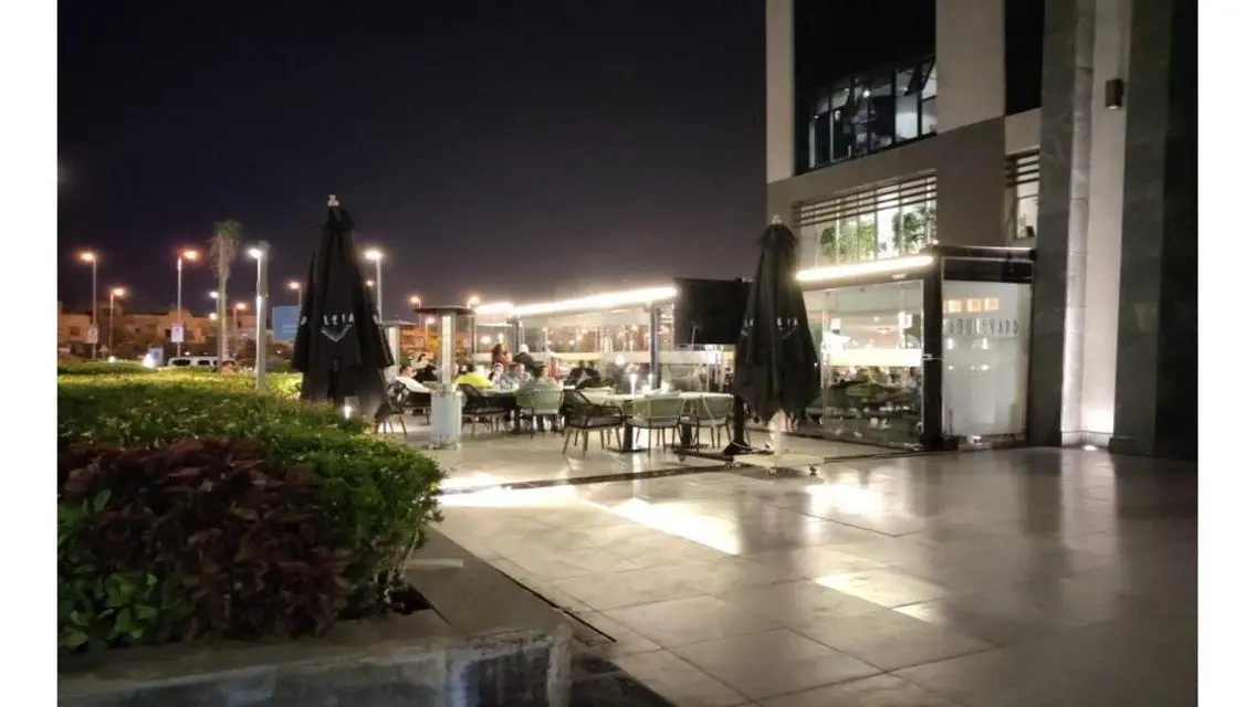 Luxury Apartment with Spacious Layout in the Heart of the City