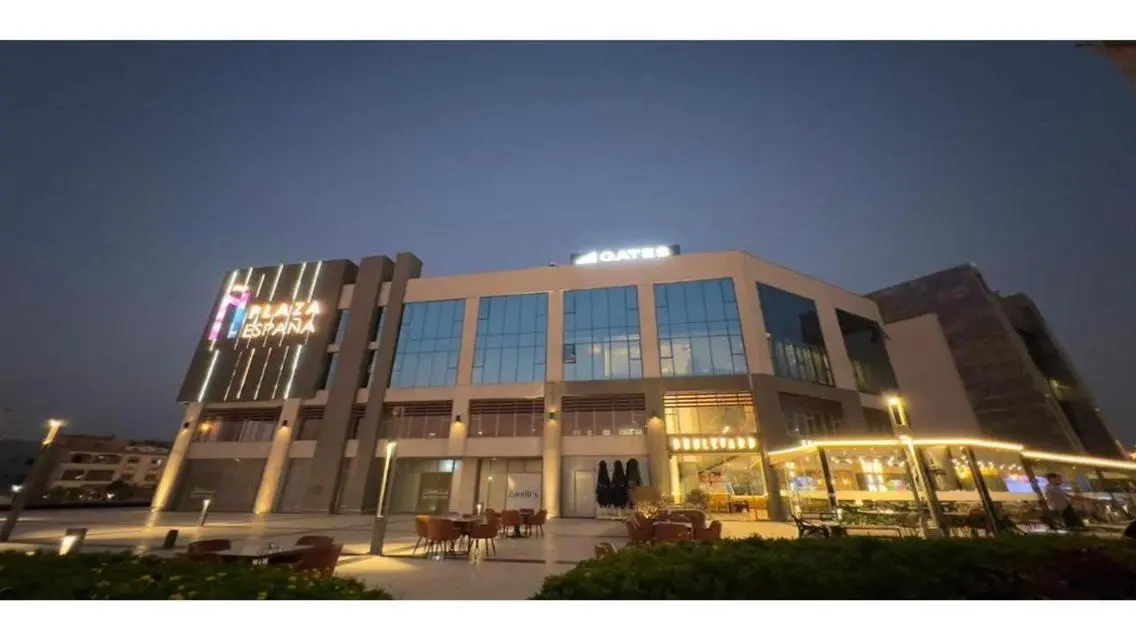 Luxury Apartment with Spacious Layout in the Heart of the City