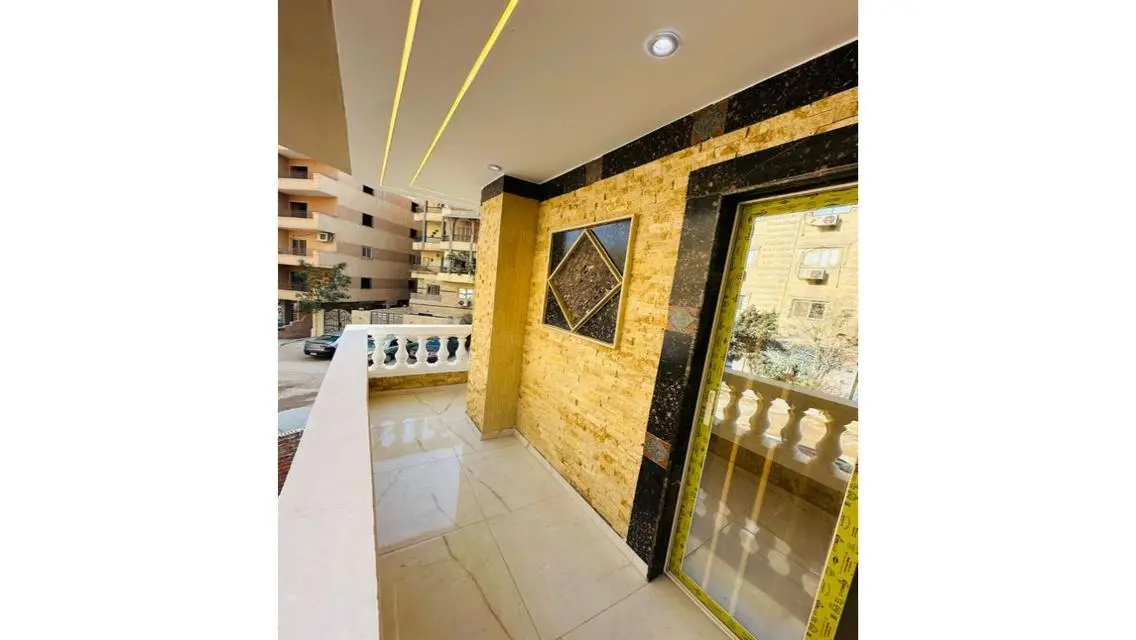 Luxury Apartment with 3 Bedrooms and Spacious Layout in the Heart of the City