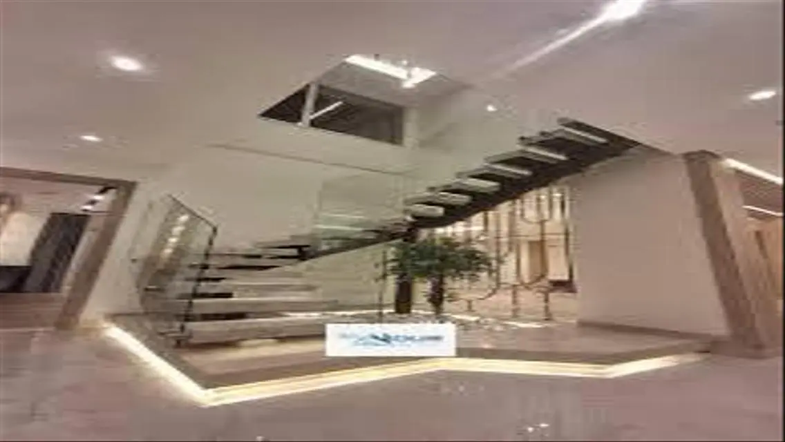 فيلا فاخرة للبيع مع حديقة خاصة