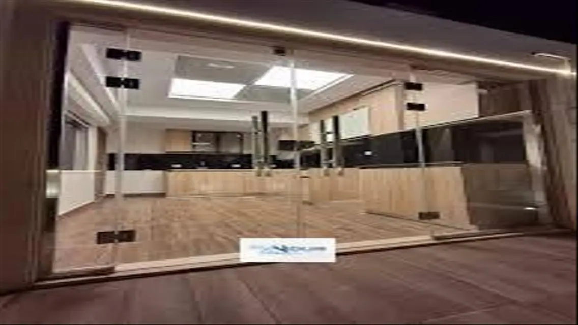 فيلا فاخرة للبيع مع حديقة خاصة