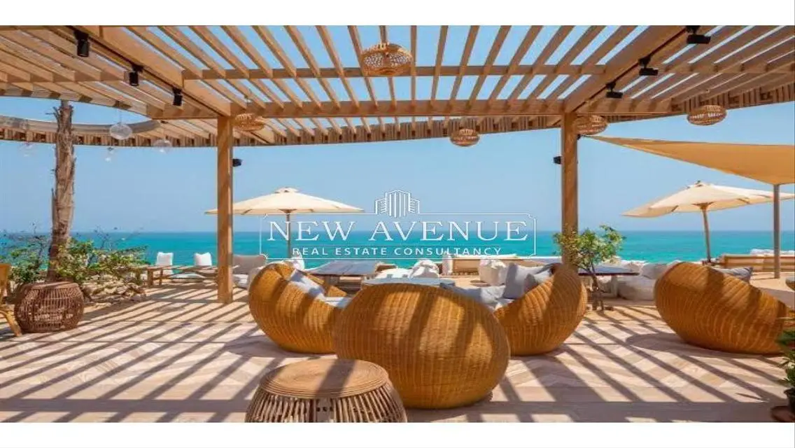 Luxury Apartment with Private Garden and Lake View