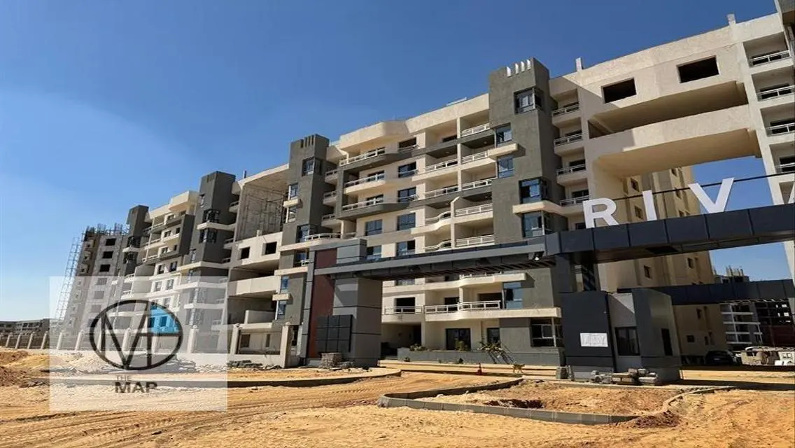 فيلا فاخرة بمساحة شاسعة وبسعر مناسب في R7