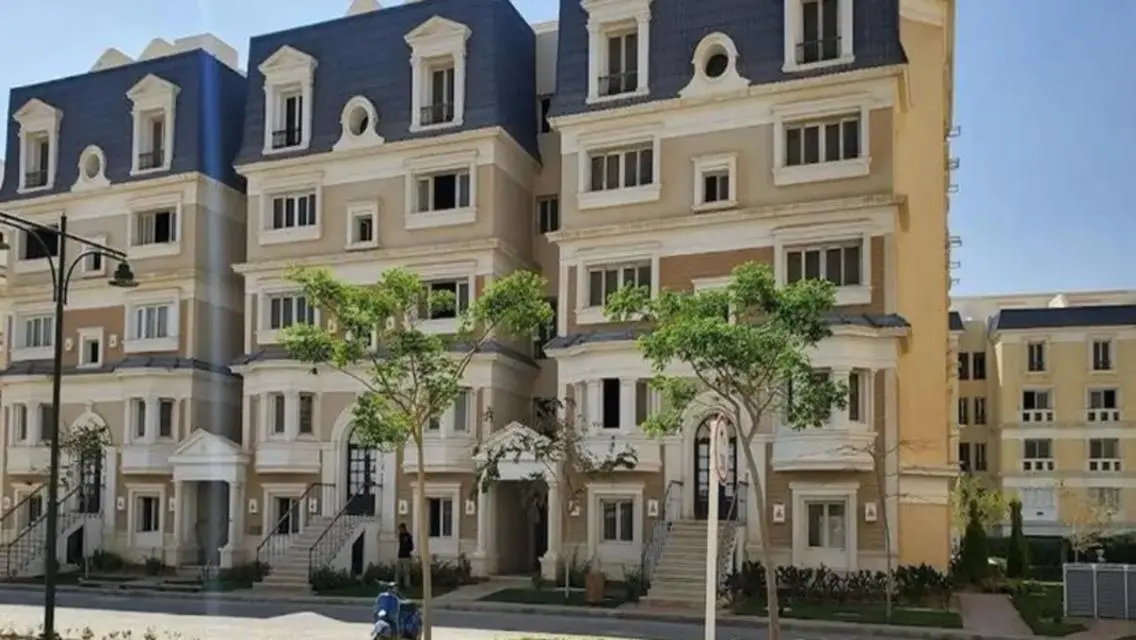 Luxury Apartment with Lake View