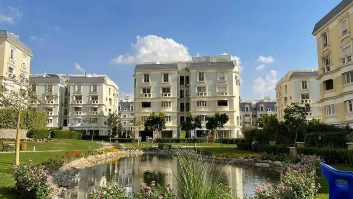 Luxury Apartment with Lake View