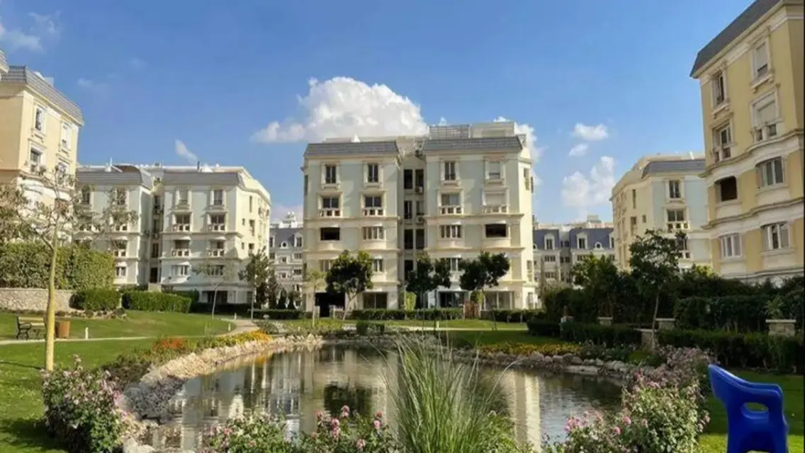 Luxury Apartment with Lake View