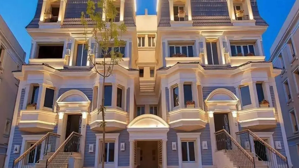 Luxury Apartment with Lake View
