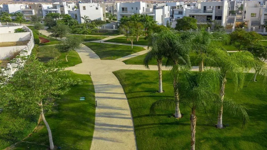 فيلا فاخرة بمسبح وحديقة خاصة للبيع