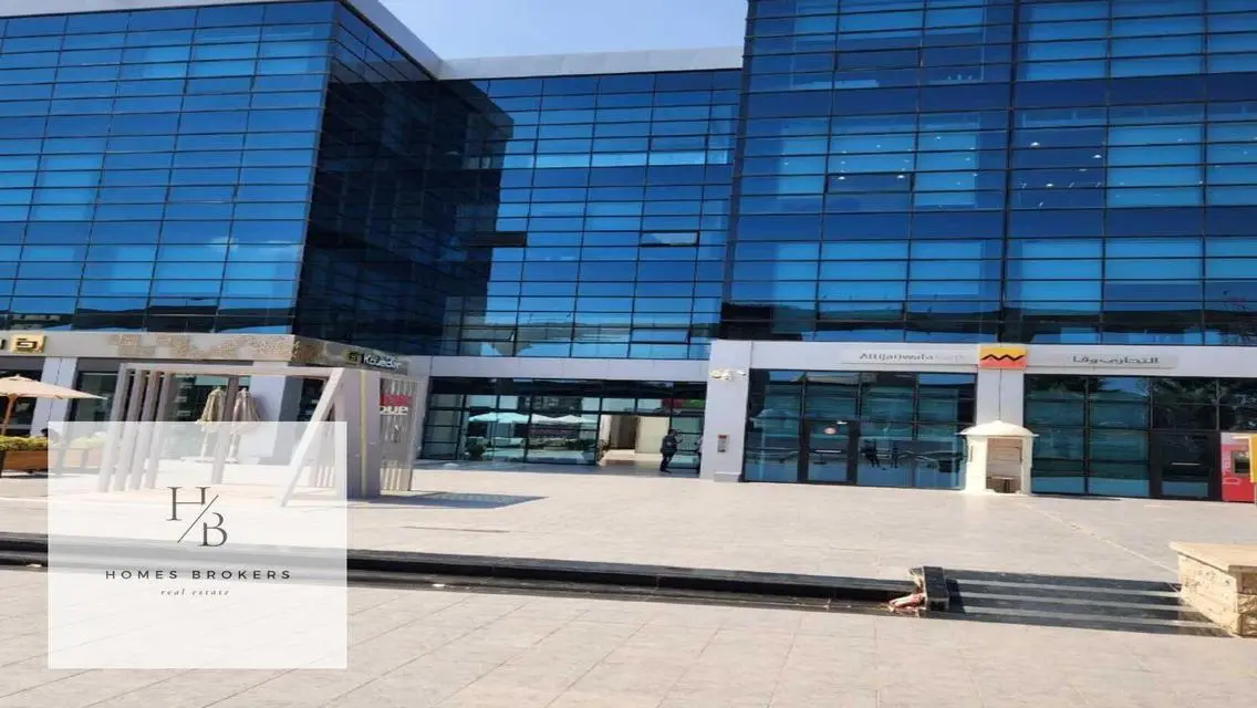 مكتب حديث للإيجار بسعر مغري في منطقة حيوية