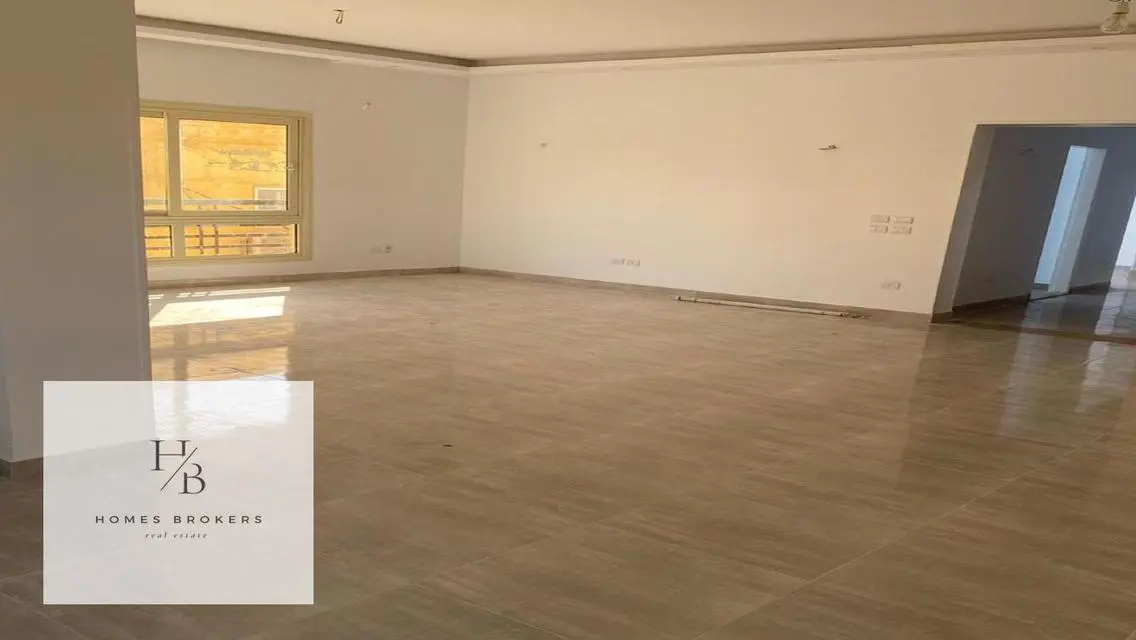 شقة فاخرة مكونة من 3 غرف وغرف خادمة للإيجار